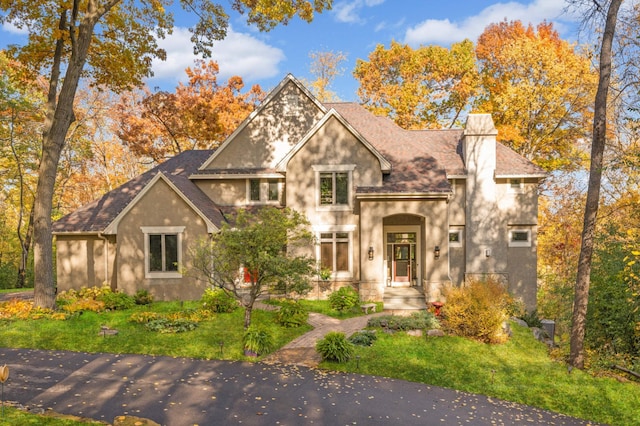 4266 Manor Court Rd, Minnetonka, MN 55345 - view of front of property featuring stucco siding, a shingled roof, and a front yard