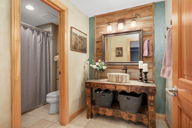 4266 Manor Court Rd, Minnetonka, MN 55345 - bathroom featuring toilet, tile patterned flooring, vanity, baseboards, and a shower with shower curtain
