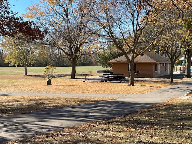 12232 Oak Leaf Cir, Burnsville, MN 55337 - surrounding community featuring a lawn and view of wooded area