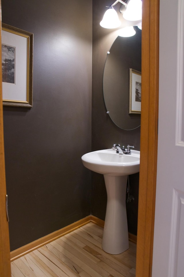 4629 Empress Way N, Hugo, MN 55038 - bathroom featuring wood finished floors, baseboards, and a sink