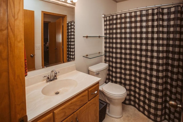 2501 Woodridge Ln, Brainerd, MN 56401 - bathroom featuring toilet, vanity, and a shower with curtain
