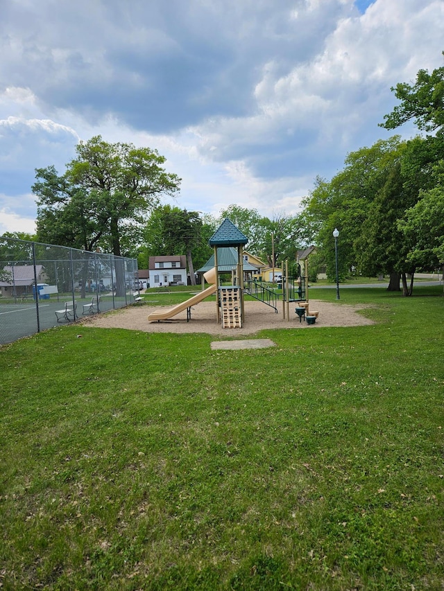 530 Willis St, Dassel, MN 55325 - view of community play area
