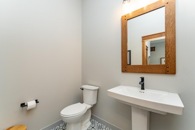 918 Hidden Meadow Ln, Lake City, MN 55041 - half bath with toilet, baseboards, and a sink