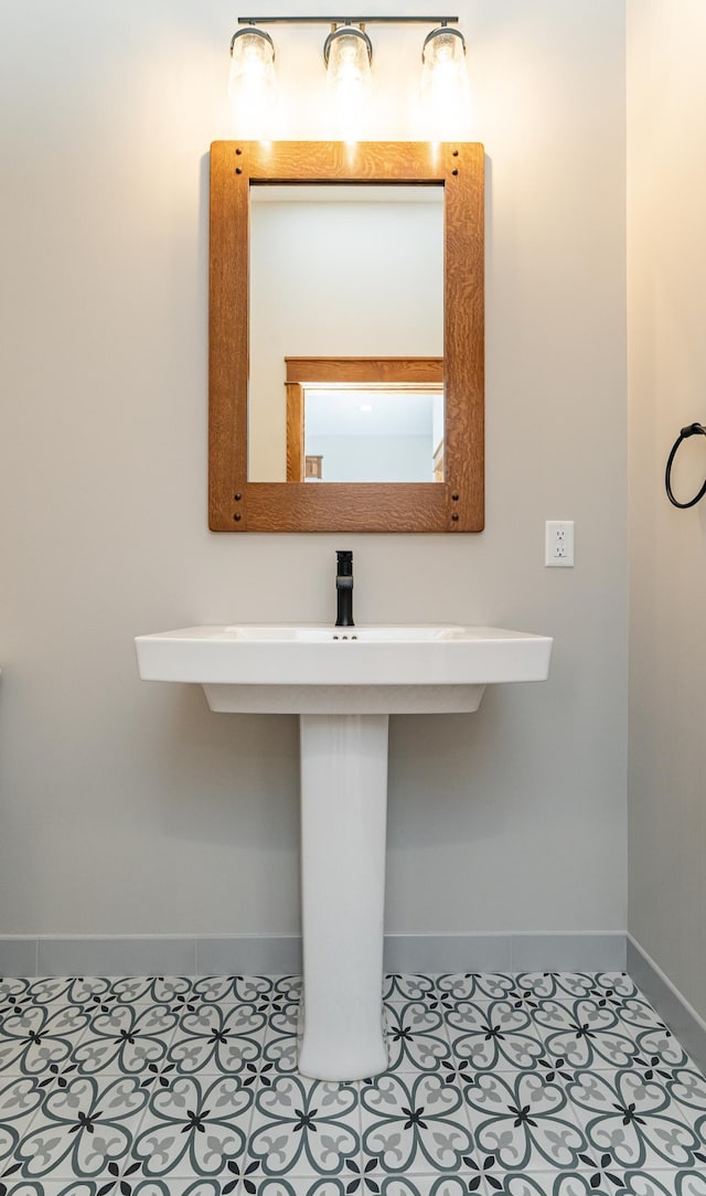 918 Hidden Meadow Ln, Lake City, MN 55041 - bathroom featuring baseboards and tile patterned floors
