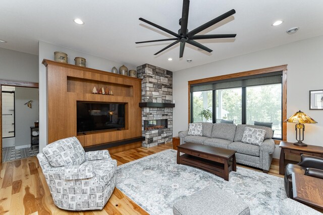 918 Hidden Meadow Ln, Lake City, MN 55041 - living room featuring a ceiling fan, wood finished floors, recessed lighting, and a fireplace