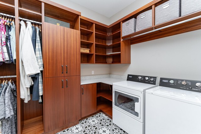 918 Hidden Meadow Ln, Lake City, MN 55041 - laundry room with cabinet space and washing machine and dryer