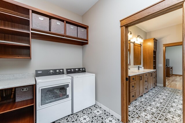 918 Hidden Meadow Ln, Lake City, MN 55041 - washroom featuring washing machine and dryer and baseboards