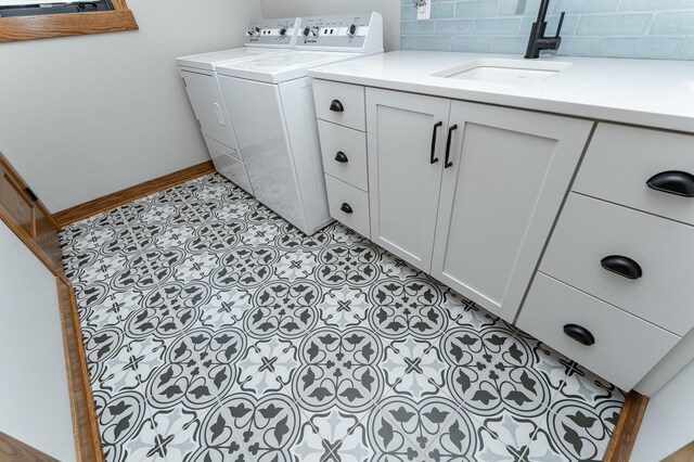 918 Hidden Meadow Ln, Lake City, MN 55041 - laundry room with washing machine and clothes dryer, cabinet space, and baseboards