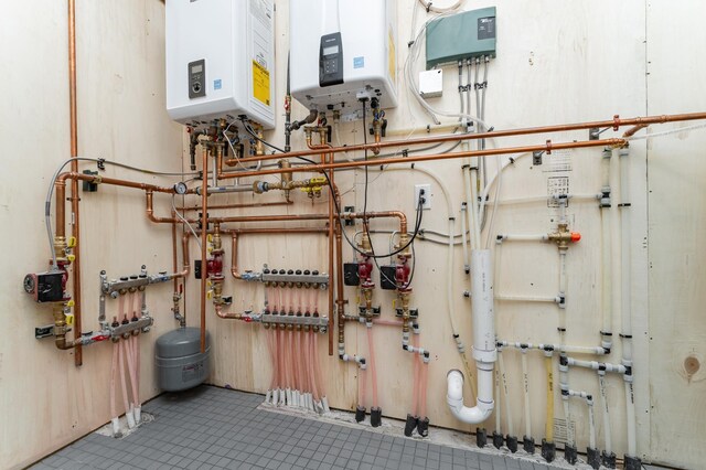 918 Hidden Meadow Ln, Lake City, MN 55041 - utility room featuring water heater