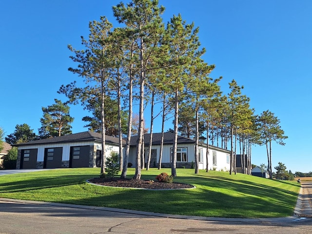 807 Whitetail Ln, Detroit Lakes, MN 56501 - view of front of home with a front lawn and a garage