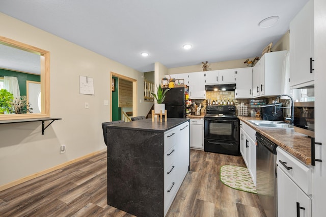 3108 4th Ave, Grand Rapids, MN 55744 - kitchen featuring black appliances, under cabinet range hood, a sink, backsplash, and a center island