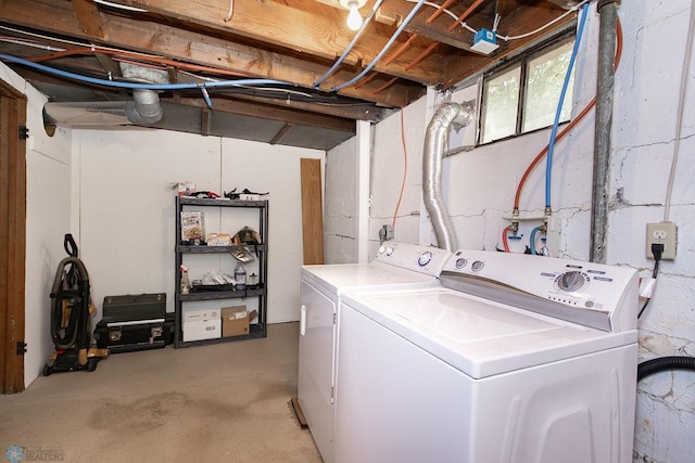1342 10th St N, Fargo, ND 58102 - laundry area featuring separate washer and dryer