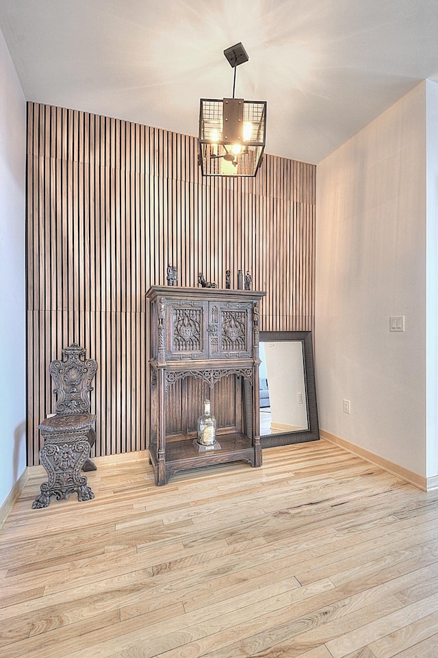 740 Portland Ave Unit 1005, Minneapolis, MN 55415 - interior space with a chandelier, wood finished floors, and baseboards