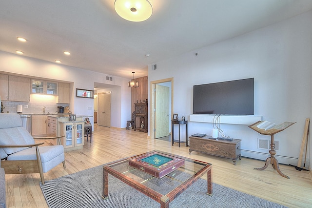 740 Portland Ave Unit 1005, Minneapolis, MN 55415 - living area with light wood-style floors, baseboard heating, and recessed lighting