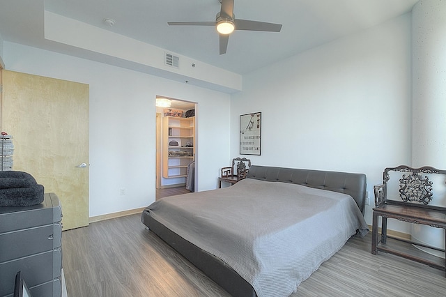 740 Portland Ave Unit 1005, Minneapolis, MN 55415 - bedroom featuring wood finished floors, a spacious closet, and a ceiling fan