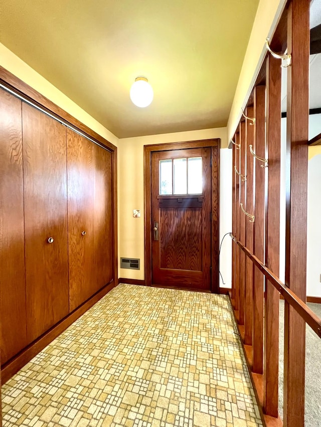 508 2nd Ave, Goodhue, MN 55027 - doorway featuring baseboards