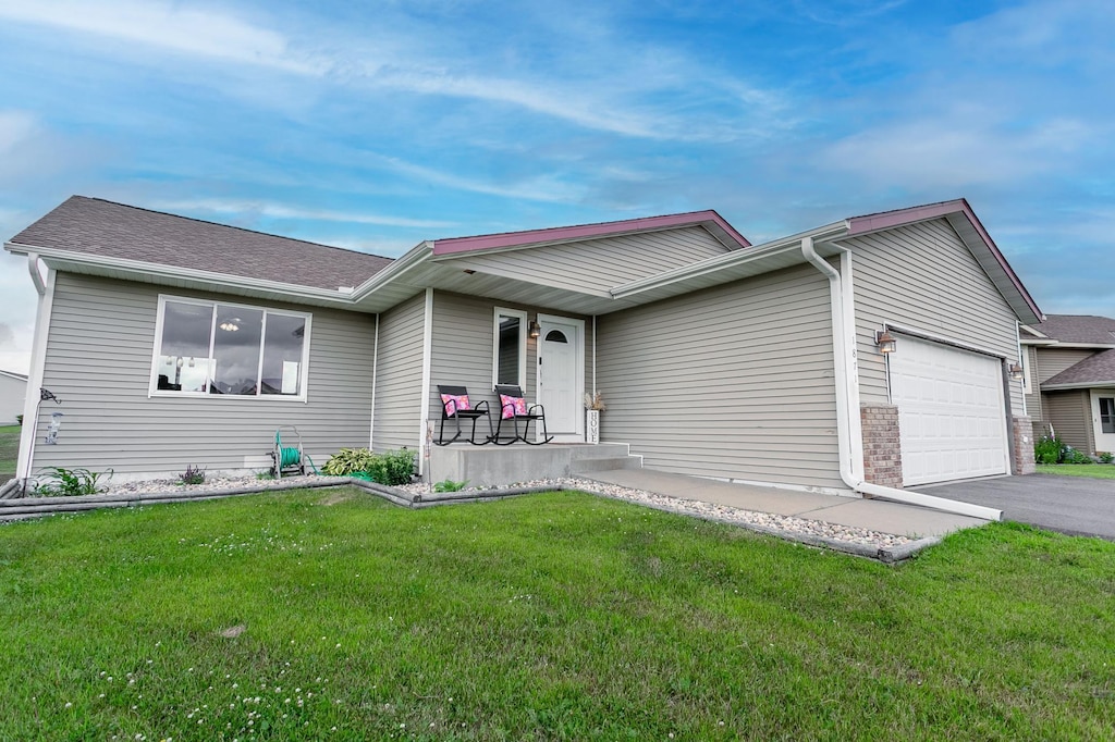 1871 Cypress Trl, New Richmond, WI 54017 - photo 1