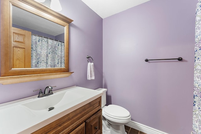 1533 Roundhouse Cir, Shakopee, MN 55379 - full bathroom featuring vanity, toilet, and baseboards