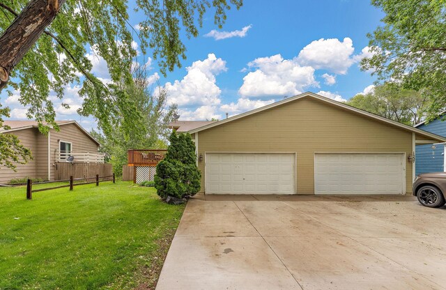 1533 Roundhouse Cir, Shakopee, MN 55379 - view of front facade featuring a detached garage