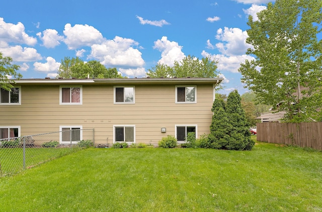 1533 Roundhouse Cir, Shakopee, MN 55379 - view of rear view of house