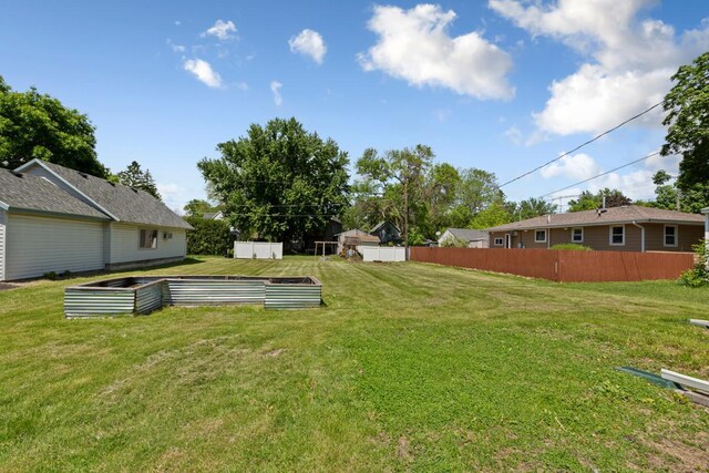624 2nd St NE, Faribault, MN 55021 - view of yard with a garden