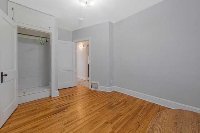 624 2nd St NE, Faribault, MN 55021 - unfurnished bedroom with light wood-style flooring, baseboards, and a closet