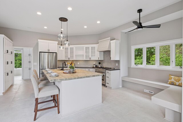 17032 Valley Dr NW, Andover, MN 55304 - kitchen featuring appliances with stainless steel finishes, a ceiling fan, backsplash, recessed lighting, and an island with sink