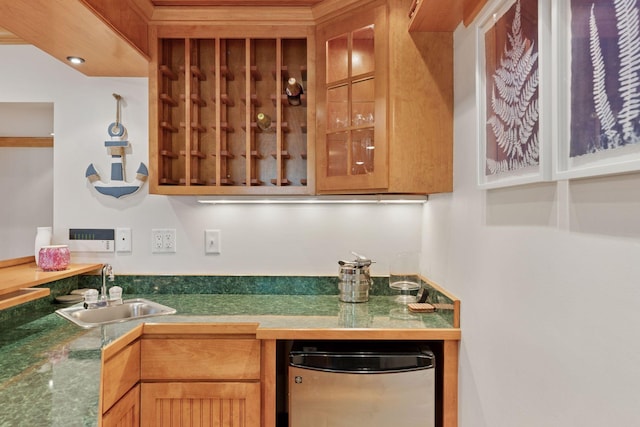 1709 Baywood Ln, Mound, MN 55364 - indoor wet bar featuring refrigerator