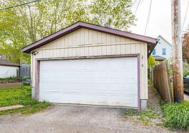 2718 3rd St, Duluth, MN 55806 - view of detached garage