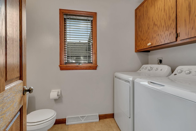 2904 Park Dr, Saint Cloud, MN 56303 - washroom featuring independent washer and dryer and baseboards