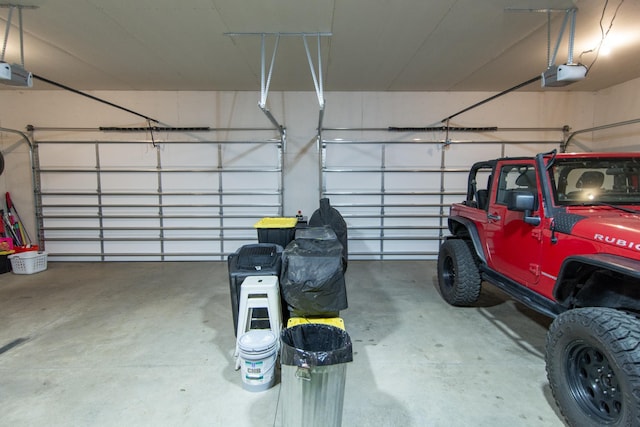 31709 Green Scene Dr, Breezy Point, MN 56472 - garage featuring a garage door opener