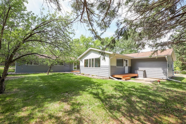 1202 Ridgeview Ter NE, Alexandria, MN 56308 - rear view of house with a lawn