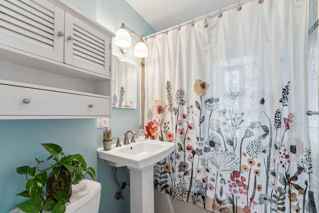 2918 Asbury St, Roseville, MN 55113 - full bath with toilet