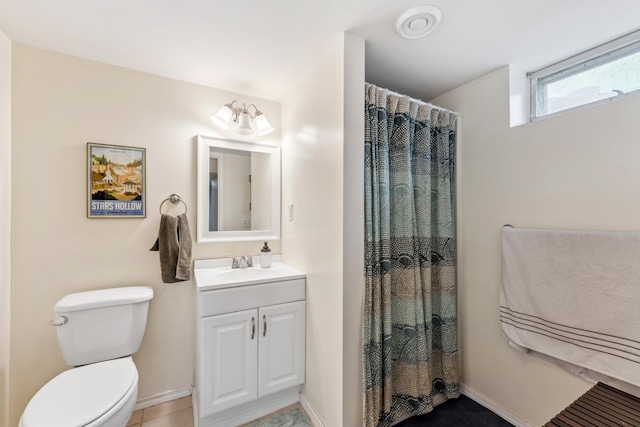 2918 Asbury St, Roseville, MN 55113 - full bathroom featuring vanity, toilet, baseboards, and a shower with curtain
