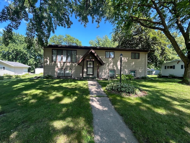 1646 5th St, Montevideo, MN 56265 - bi-level home with a front lawn