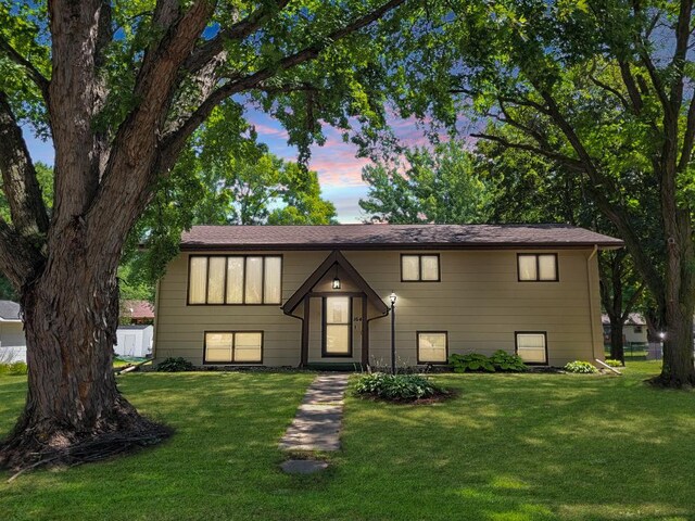 1646 5th St, Montevideo, MN 56265 - raised ranch with a front lawn