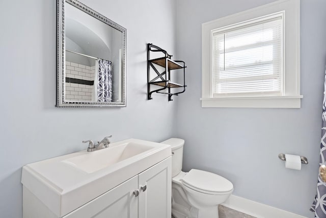 1001 2nd Ave SW, Austin, MN 55912 - full bath with vanity, toilet, a shower with curtain, and baseboards