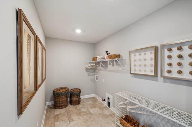 1955 Fulton Rd, Carver, MN 55315 - laundry area with washer hookup, baseboards, and gas dryer hookup