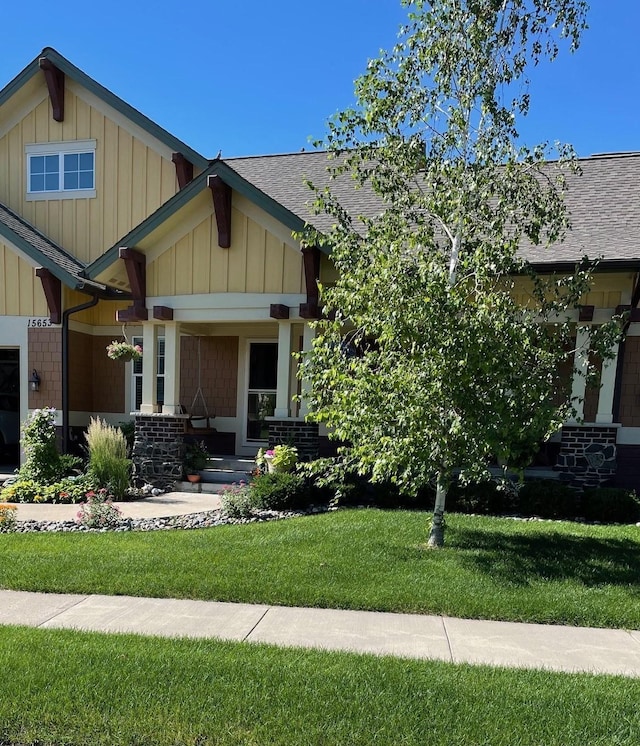 15653 Cobblestone Lake Pkwy, Apple Valley, MN 55124 - view of front of home featuring roof with shingles, a front yard, and board and batten siding