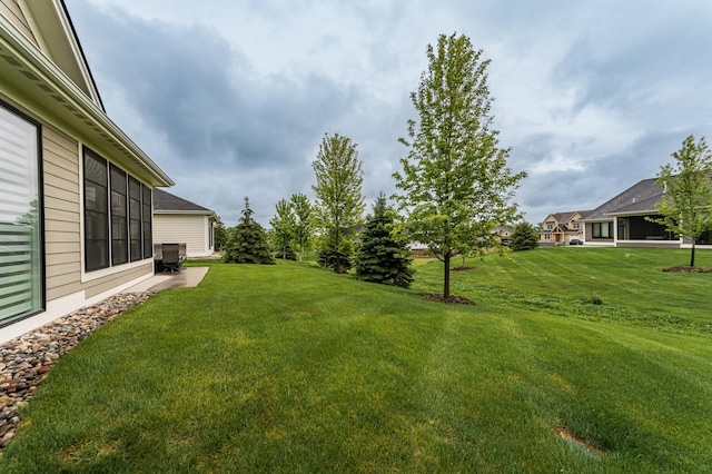 2720 Bentley Dr SW, Rochester, MN 55902 - view of green lawn