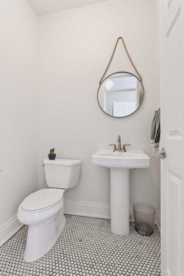 9375 Cold Stream Ln, Eden Prairie, MN 55347 - bathroom featuring toilet, baseboards, and tile patterned floors