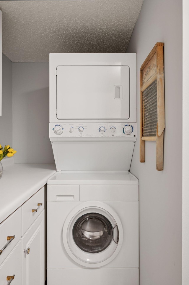 1511 Colleen Ave, Arden Hills, MN 55112 - laundry area with stacked washer / drying machine, cabinet space, and a textured ceiling