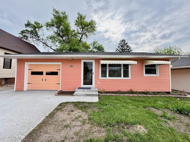115 1st St SE, Pelican Rapids, MN 56572 - view of front of property featuring a garage, driveway, and a front lawn