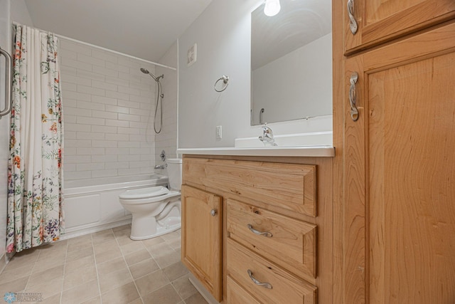 838 8th Ave E, West Fargo, ND 58078 - full bath featuring toilet, tile patterned floors, shower / tub combo with curtain, and vanity