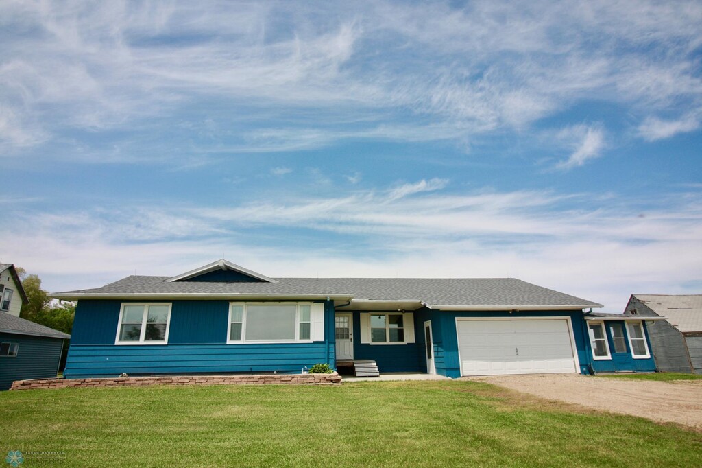 16405 82nd St SE, Barney, ND 58008 - ranch-style home with dirt driveway, an attached garage, and a front yard