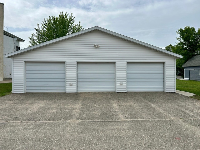 214 2nd St SW, Wadena, MN 56482 - view of detached garage