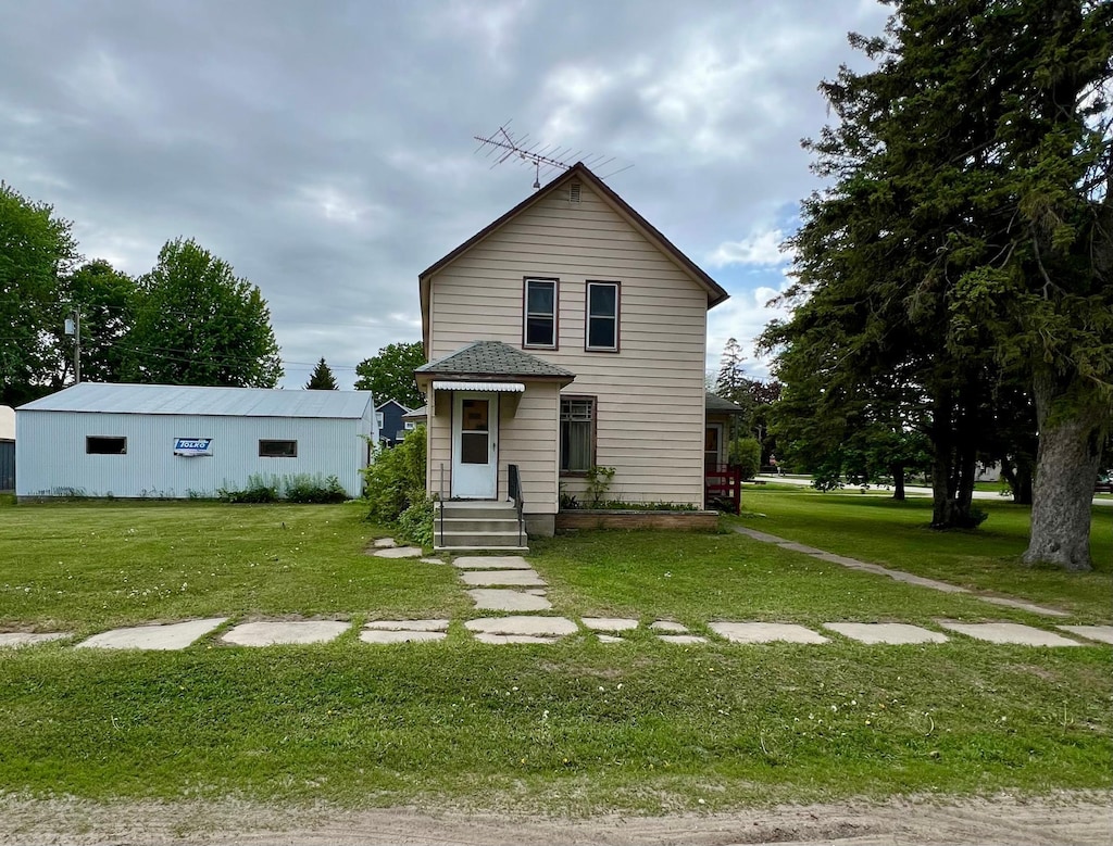 45 Center Ave N, Elgin, MN 55932 - view of front facade with a front yard