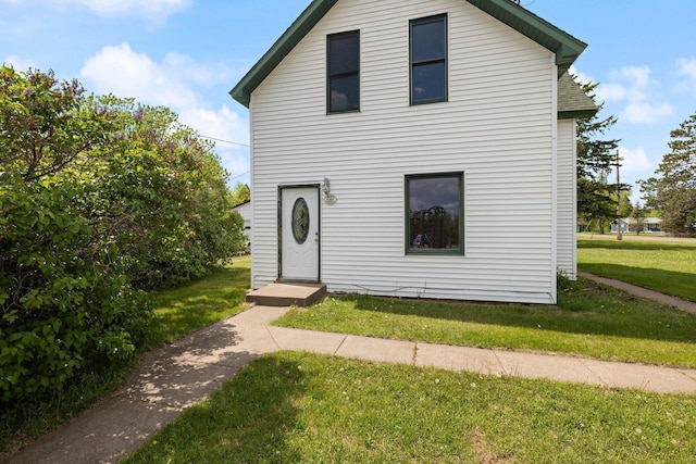 8965 Market St, Sturgeon Lake, MN 55783 - view of front of house featuring a front yard
