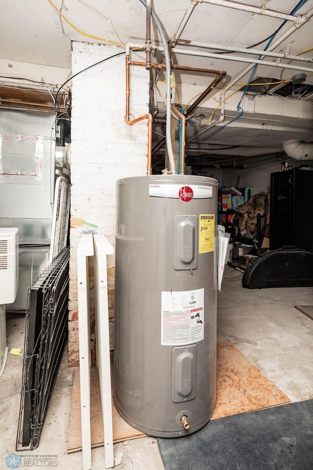 1328 6th St S, Fargo, ND 58103 - utilities with water heater