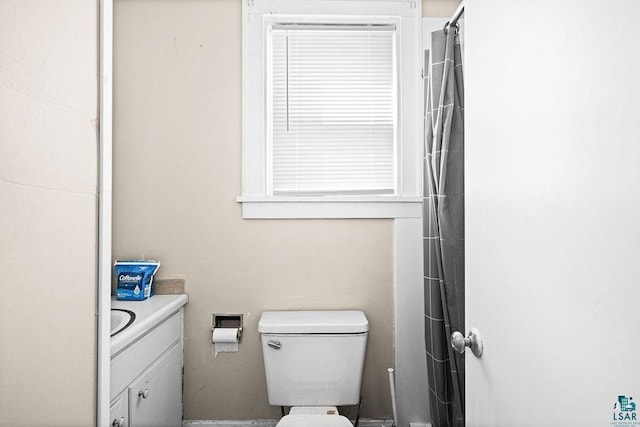 220 12th Ave E, Duluth, MN 55805 - bathroom featuring vanity, toilet, and curtained shower
